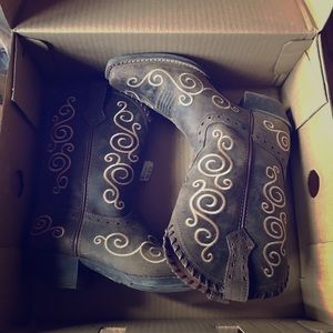 Ariat girls boots